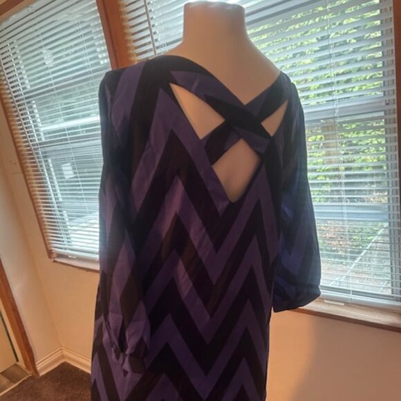 Needle & Thread Blue Zig Zag Pattern Crisscross back shift mini dress, size M - Picture 3 of 5